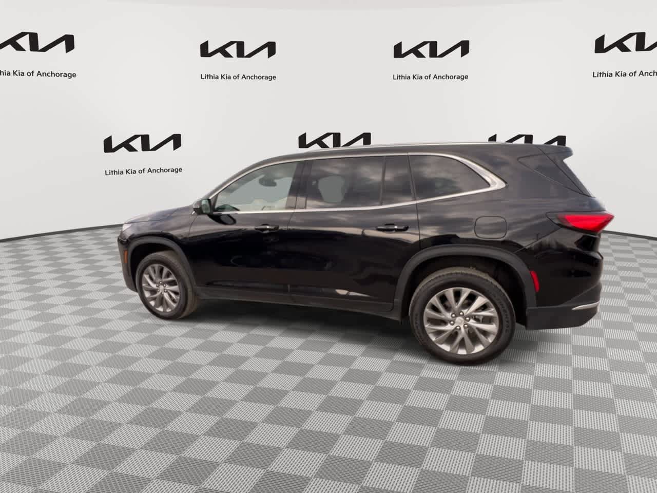 Used 2025 Buick Enclave Preferred AWD/4WD image 8