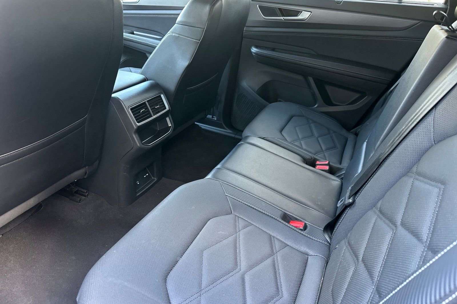 Used 2024 Volkswagen Atlas Cross Sport SE image 14