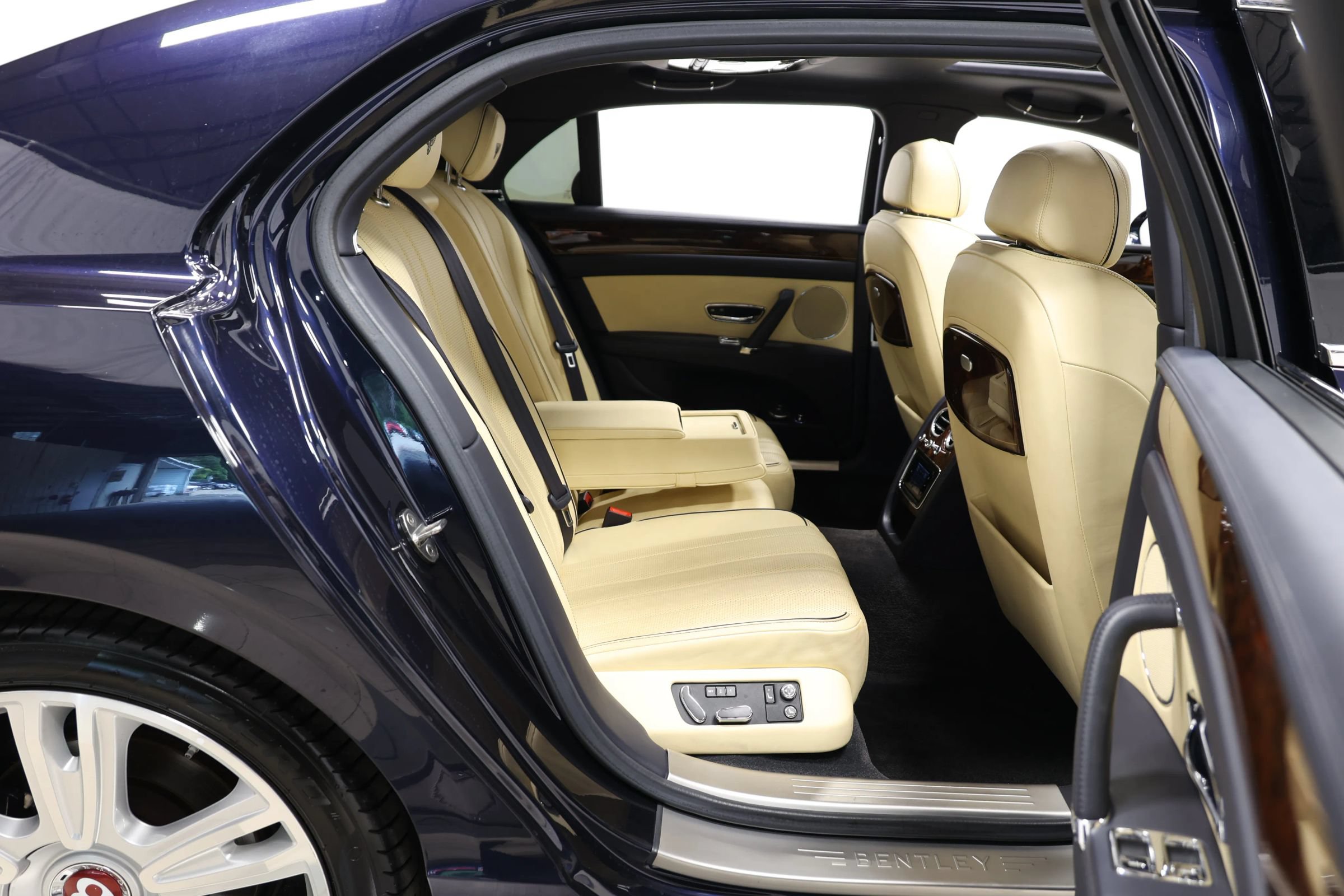 Used 2015 Bentley Flying Spur V8 AWD/4WD image 70