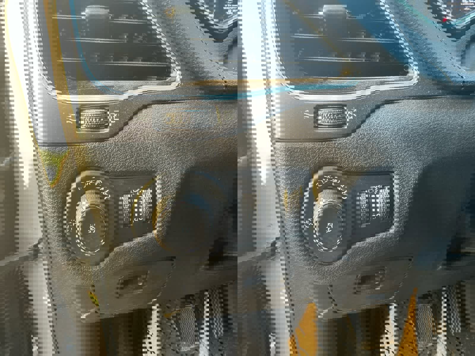 Used 2020 Jeep Cherokee Latitude Plus w/ Cold Weather Group image 12