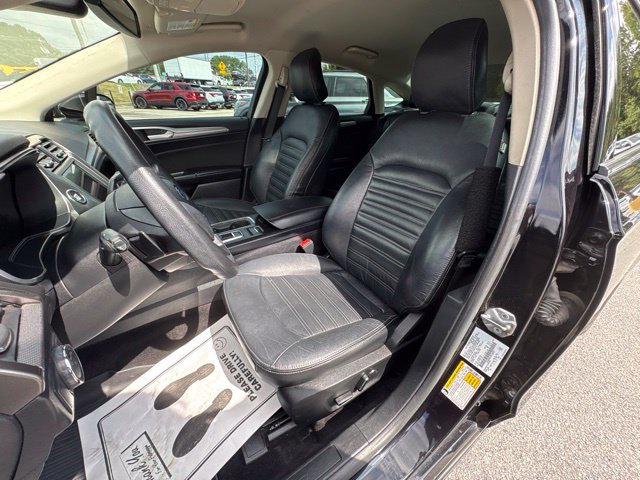 Used 2019 Ford Fusion SE FWD image 12
