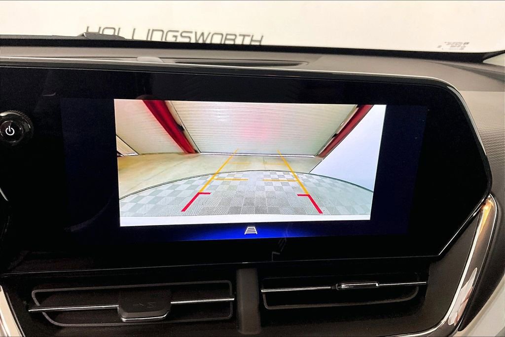 Used 2025 Chevrolet Trax LT w/ LT Convenience Package image 17