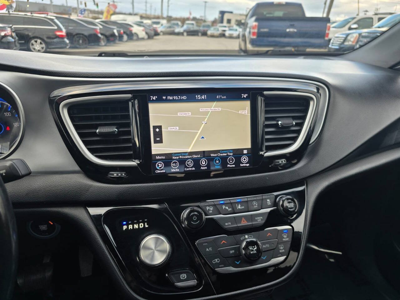 Used 2020 Chrysler Pacifica Touring w/ Advanced Safetytec Group FWD image 18