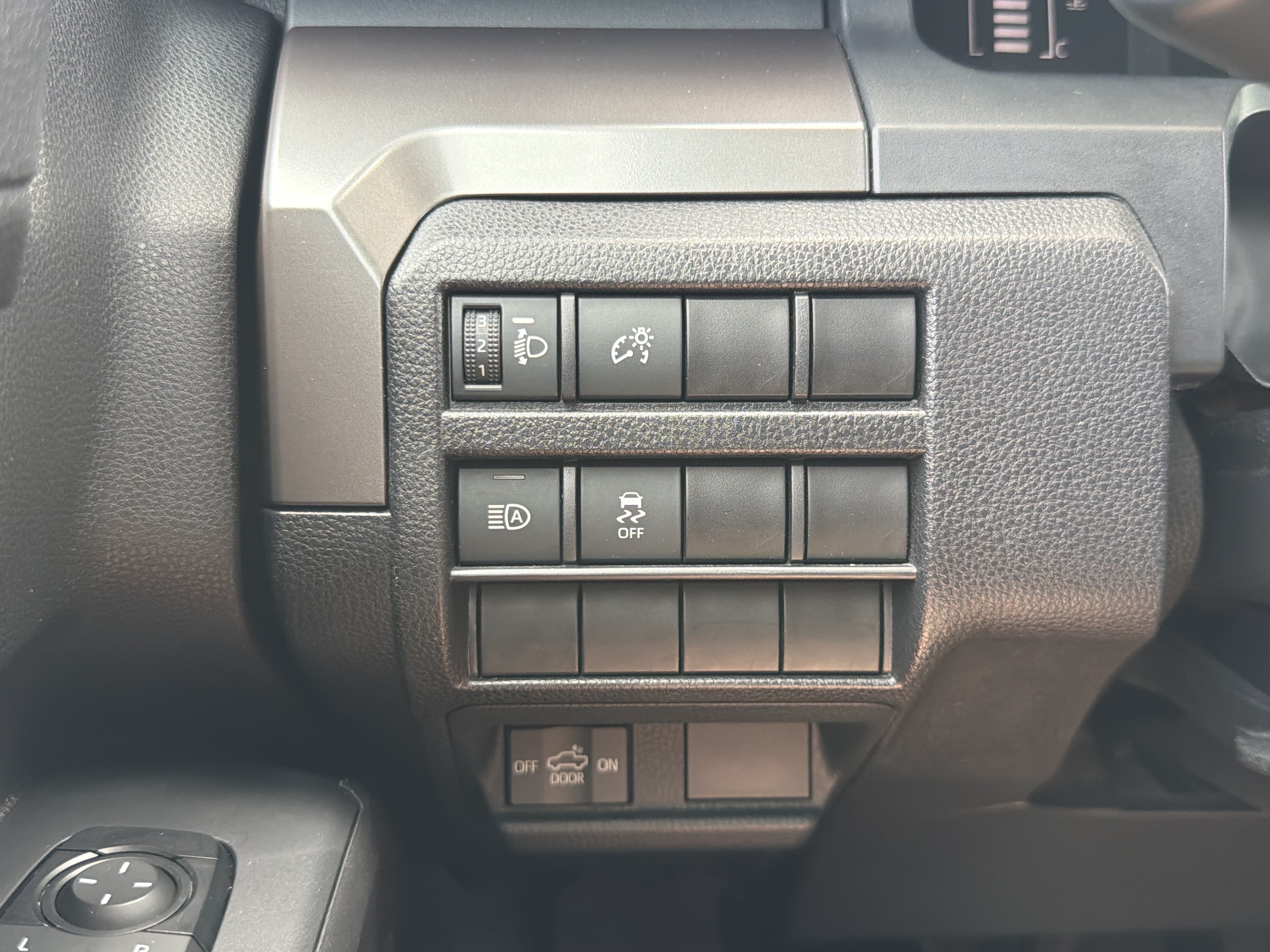 Certified 2024 Toyota Tacoma SR5 AWD/4WD image 13