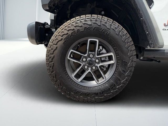 Used 2025 Jeep Gladiator Mojave w/ Convenience Group image 10