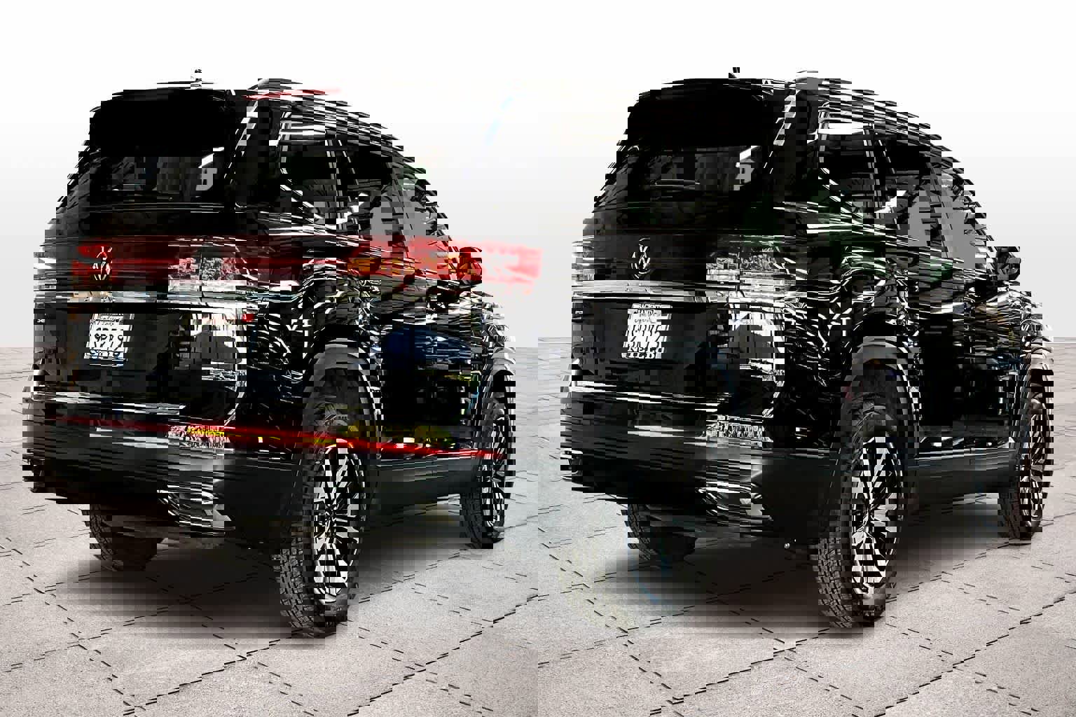 Used 2025 Volkswagen Atlas SE image 16