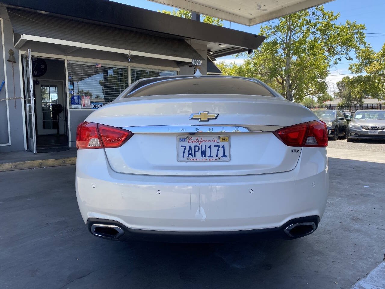 Used 2014 Chevrolet Impala LTZ FWD image 12