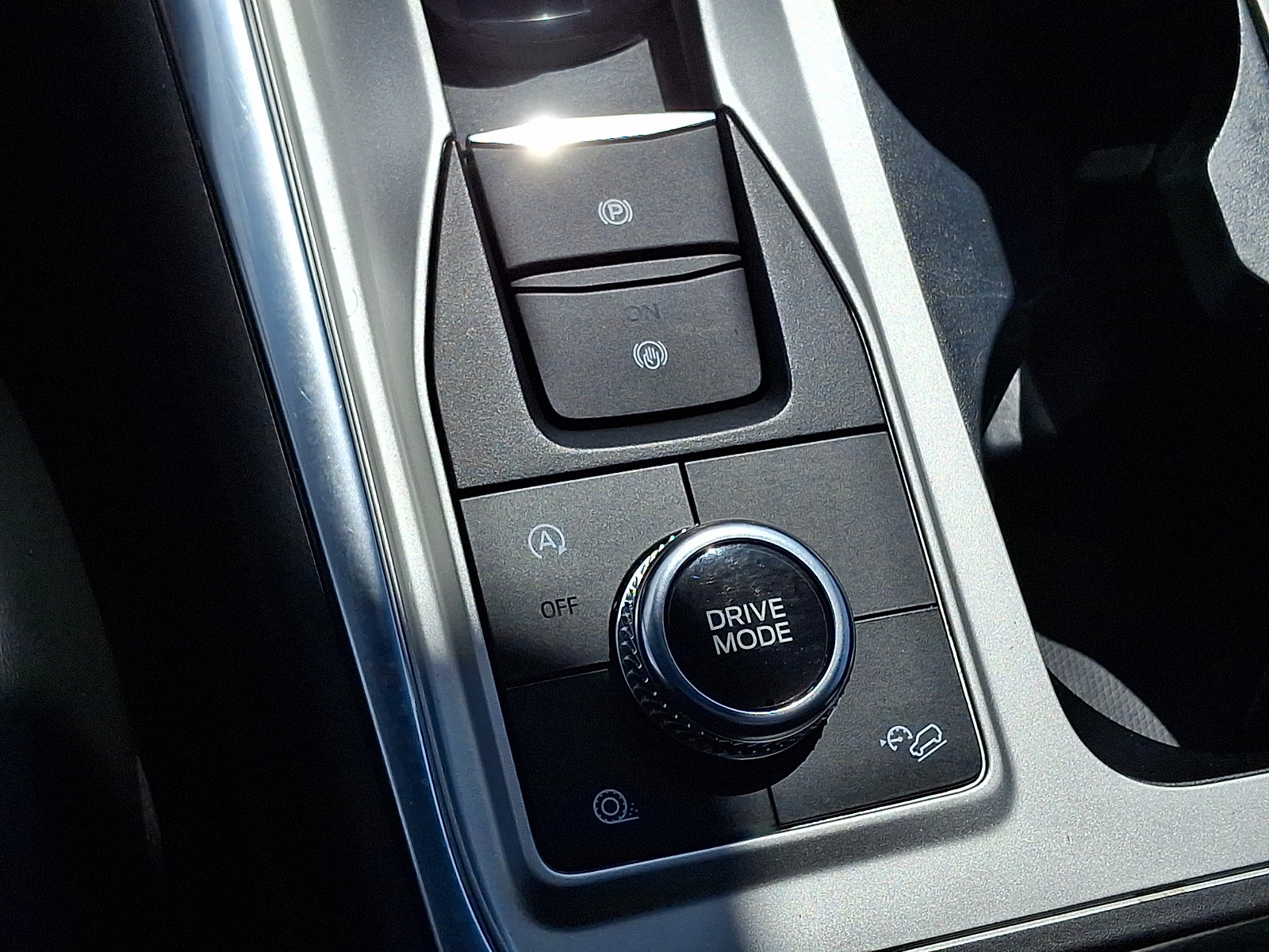 Certified 2024 Ford Explorer XLT w/ Equipment Group 202A AWD/4WD image 31