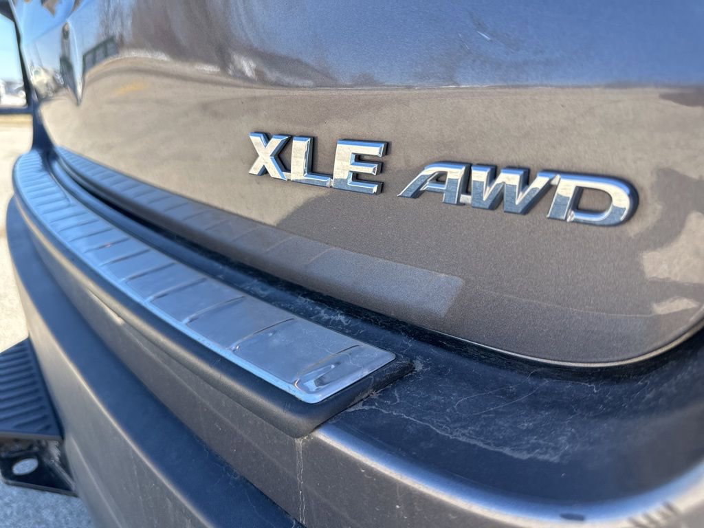 Used 2017 Toyota Highlander XLE image 10