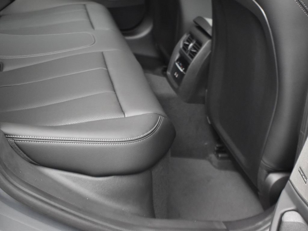 New 2026 BMW 330i Sedan w/ M Sport Package image 17