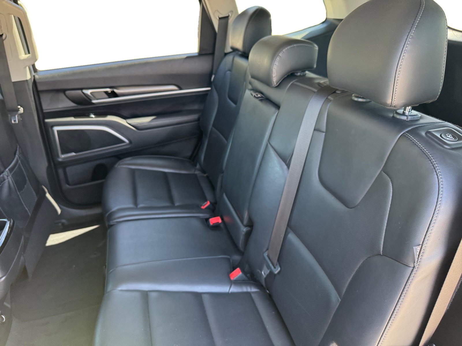 Used 2024 Kia Telluride LX image 13