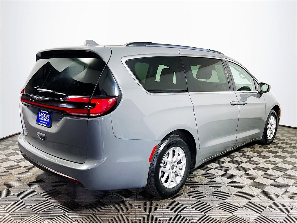 Used 2022 Chrysler Pacifica Touring-L image 8