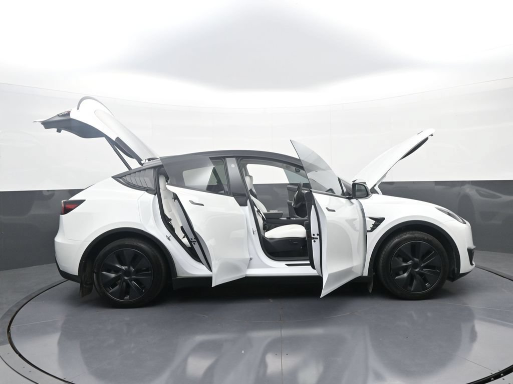Used 2025 Tesla Model Y Long Range RWD image 45