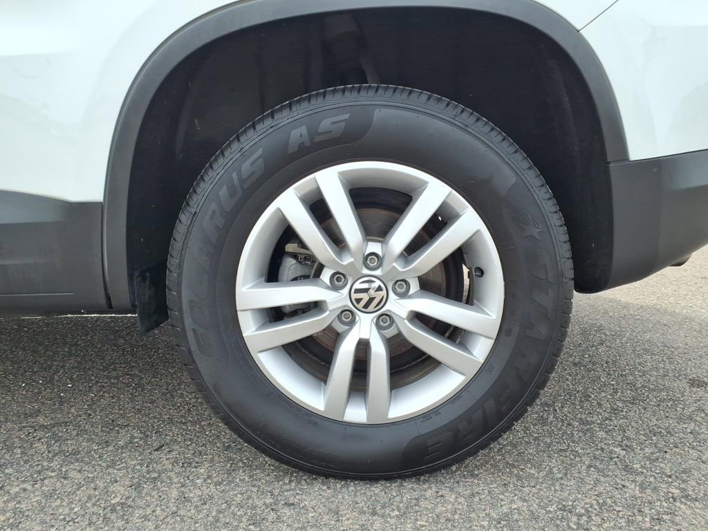 Used 2017 Volkswagen Tiguan S image 22