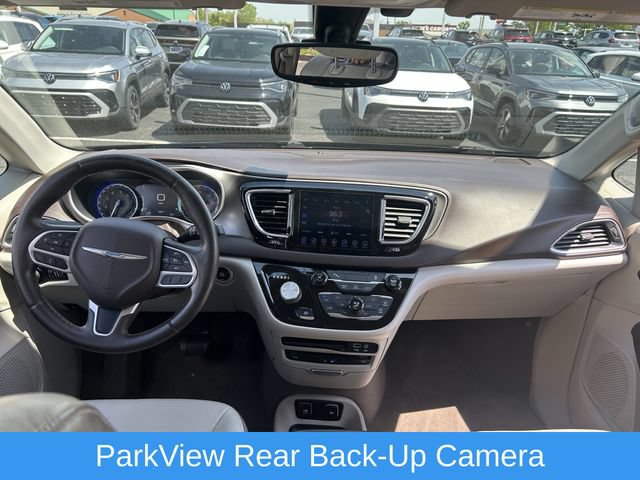 Used 2017 Chrysler Pacifica Touring-L Plus FWD image 9