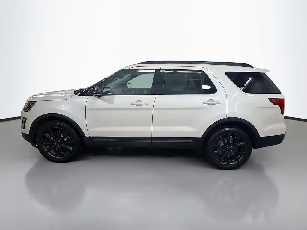 Used 2017 Ford Explorer XLT w/ Equipment Group 202A AWD/4WD image 6