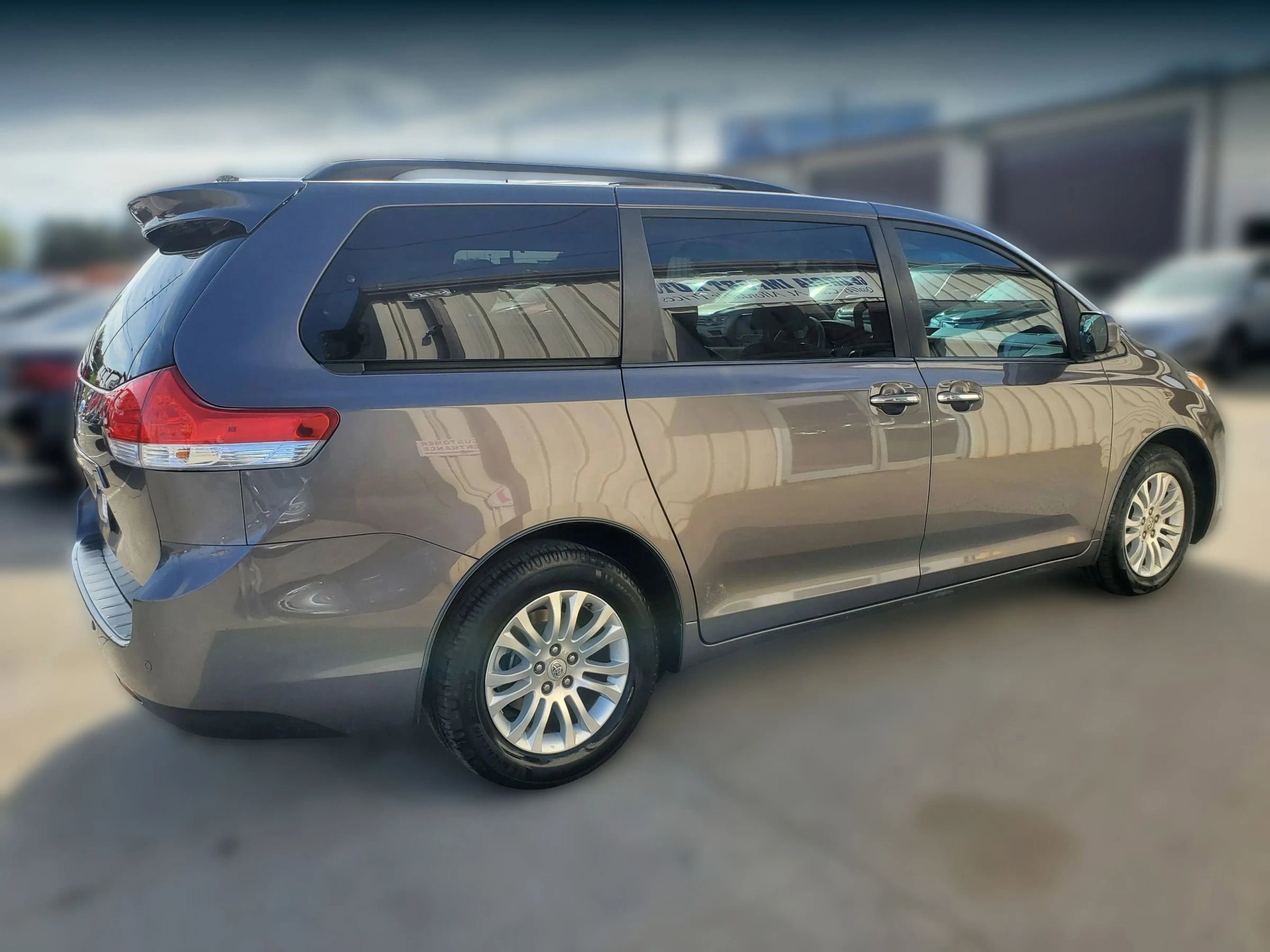 Used 2012 Toyota Sienna XLE w/ XLE Navigation Pkg FWD image 8