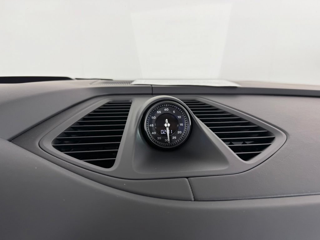 Certified 2025 Porsche Macan 4S Electric AWD/4WD image 23