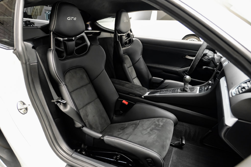 Used 2020 Porsche 718 Cayman GT4 RWD image 30