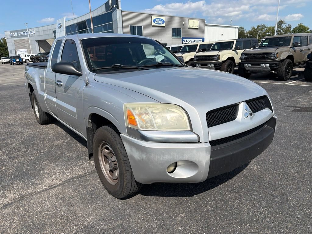 Used 2007 Mitsubishi Raider LS RWD image 2