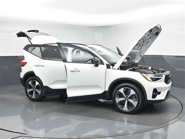 Used 2024 Volvo XC40 B5 Plus image 51