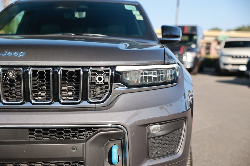 Used 2023 Jeep Grand Cherokee Overland w/ Advanced Protech Group III AWD/4WD image 5