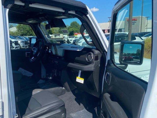 New 2025 Jeep Wrangler Sahara image 28