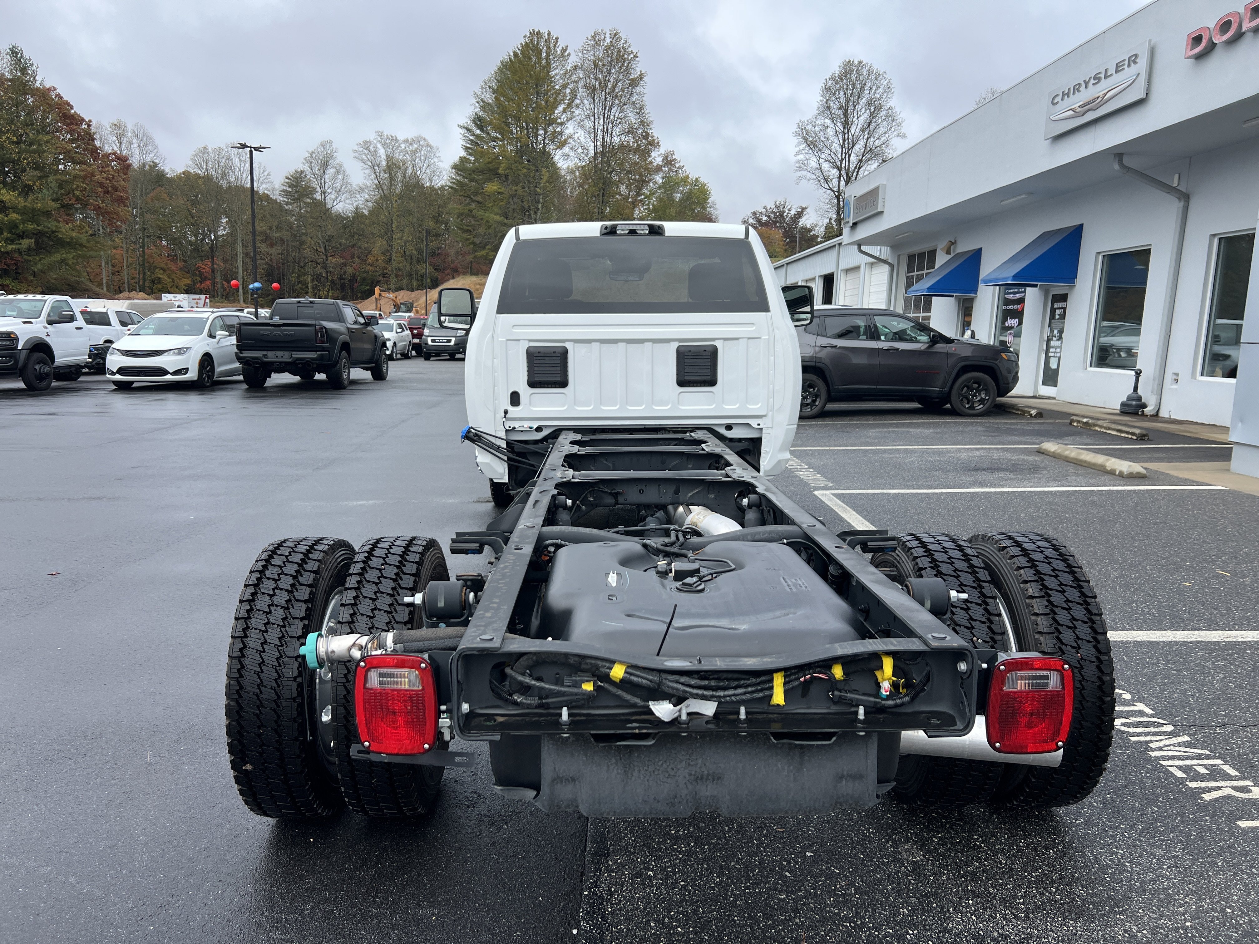 Used 2025 RAM 5500 4x4 Regular Cab image 2