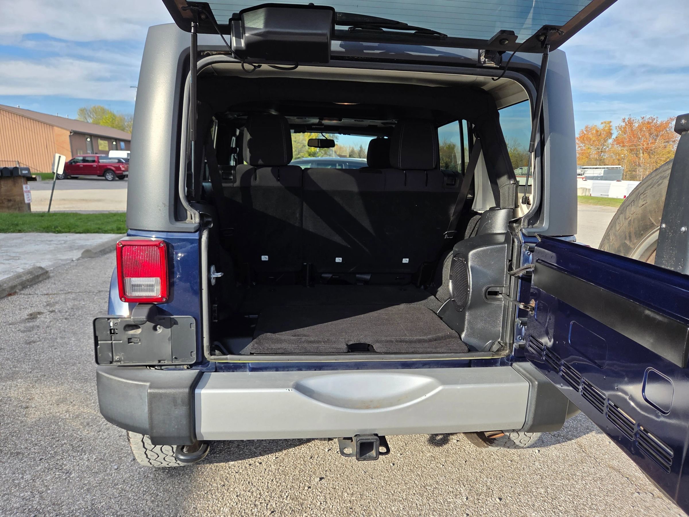 Used 2013 Jeep Wrangler Unlimited Sahara w/ Connectivity Group image 16