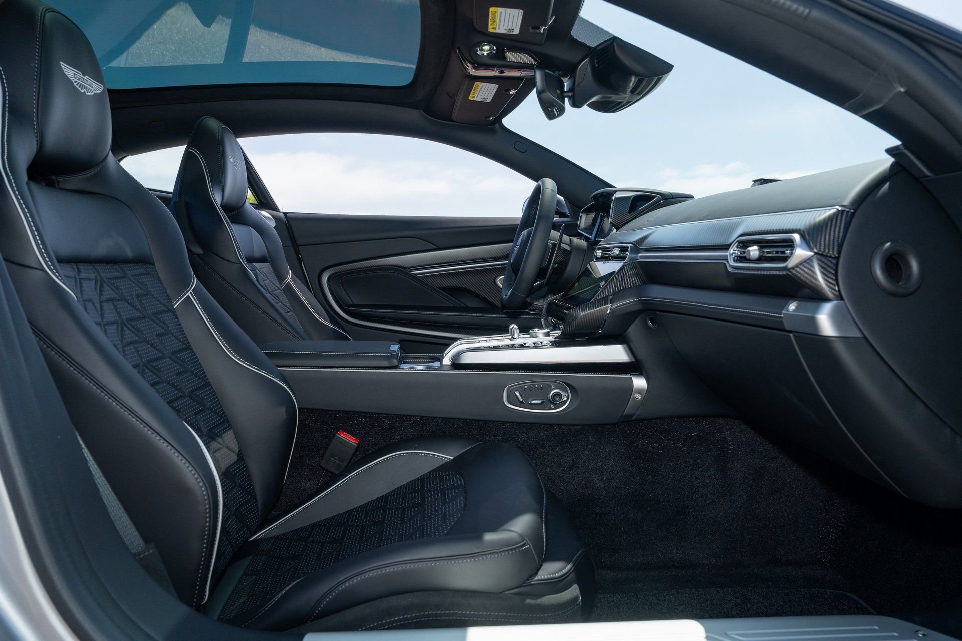 Used 2026 Aston Martin Vanquish RWD image 16