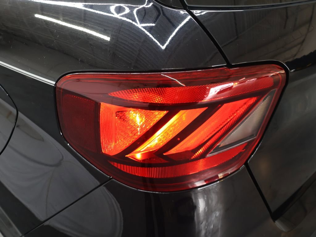 Used 2023 Hyundai Venue SEL image 27