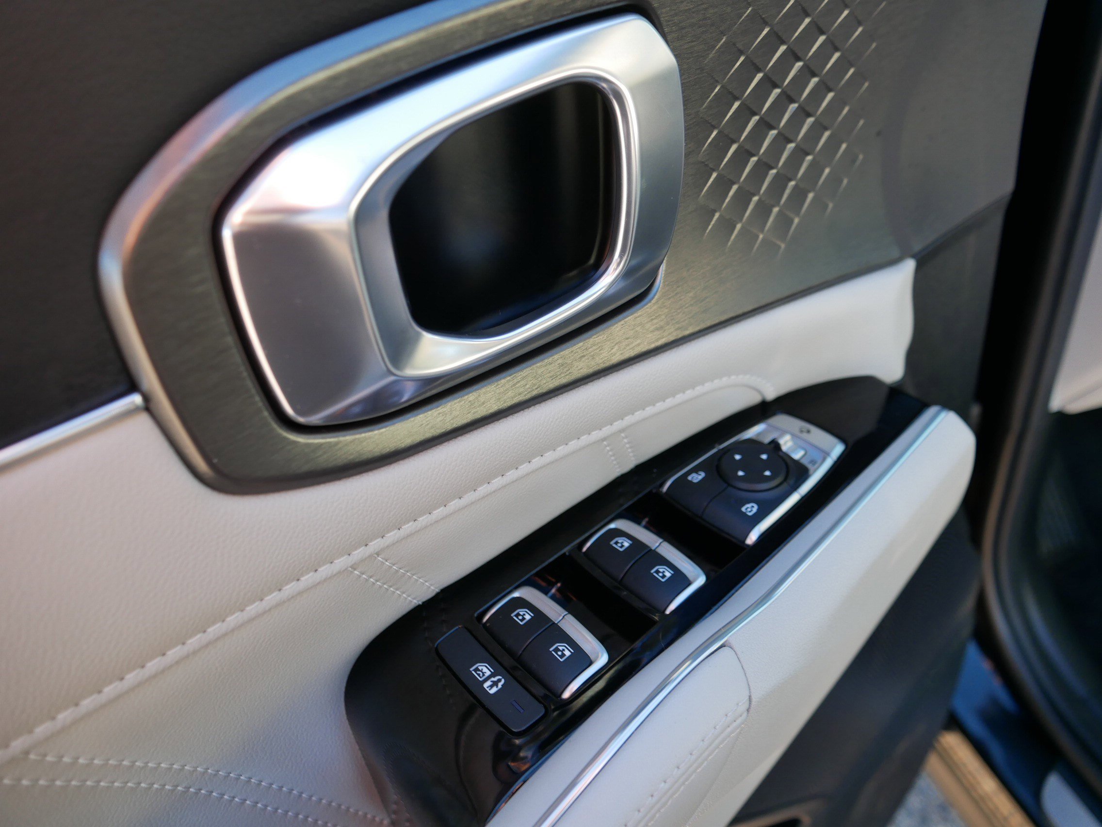 Certified 2023 Kia Sorento SX image 19