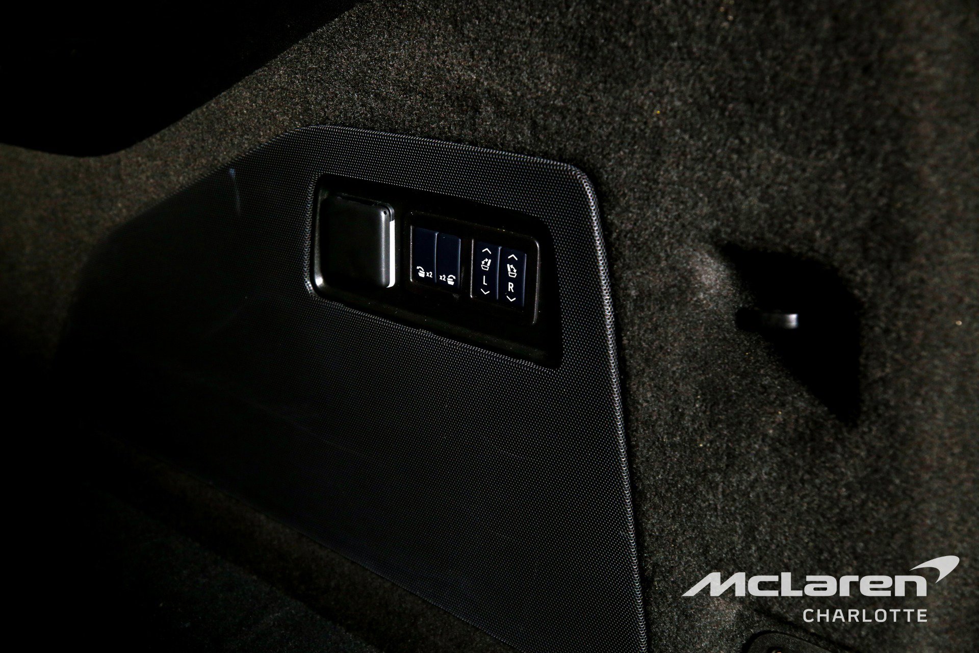 Used 2025 Cadillac Escalade ESV V image 24