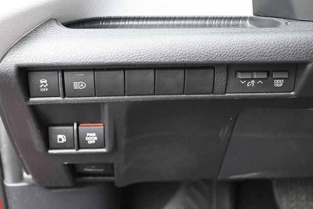 Used 2025 Toyota Sienna XLE FWD image 13