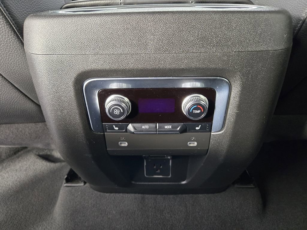 Used 2023 GMC Yukon XL Denali image 32