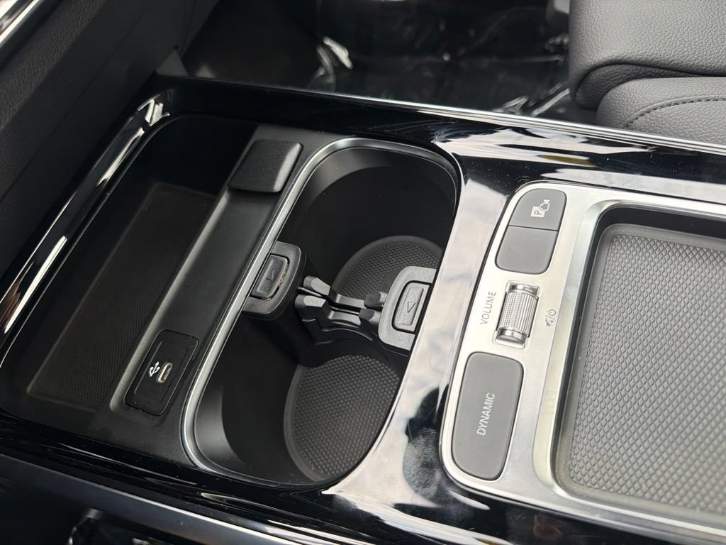 Used 2026 Mercedes-Benz GLB 250 4MATIC image 35