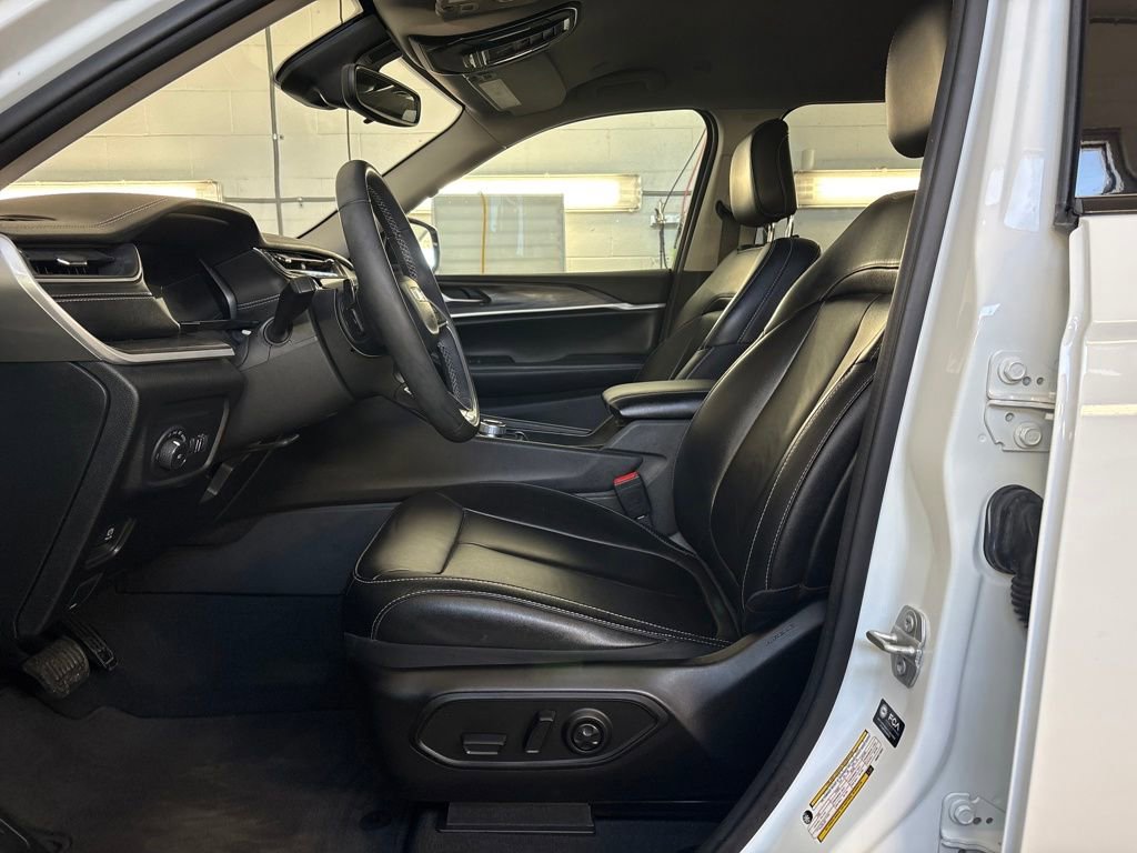 Used 2024 Jeep Grand Cherokee L Limited image 12