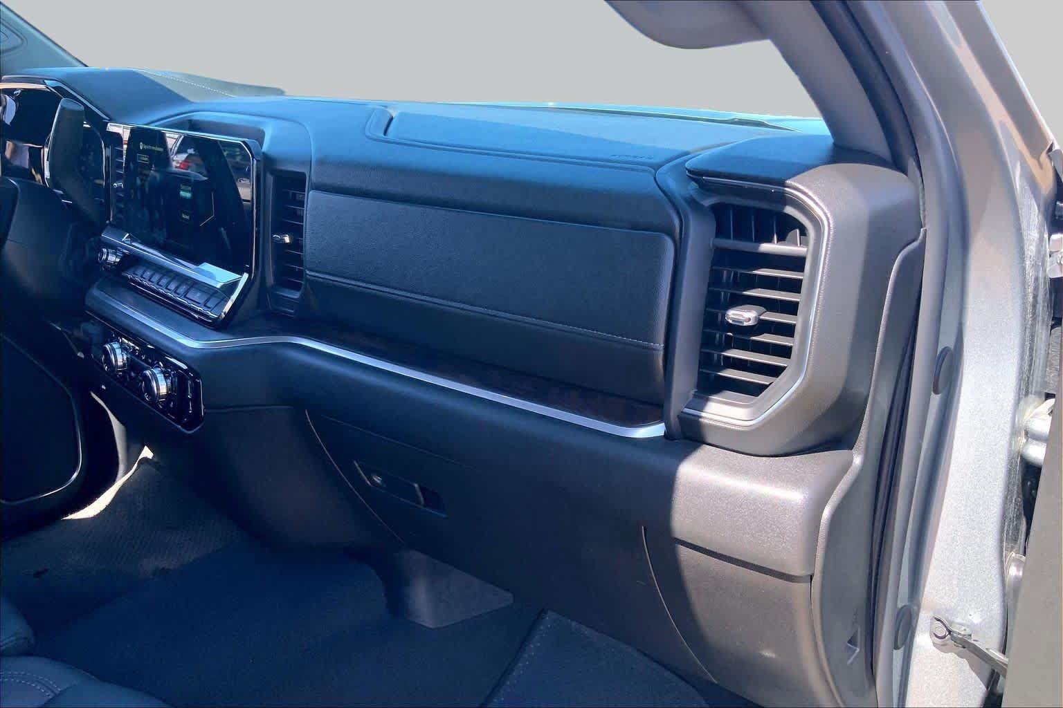 Used 2026 GMC Sierra 1500 SLT AWD/4WD image 19