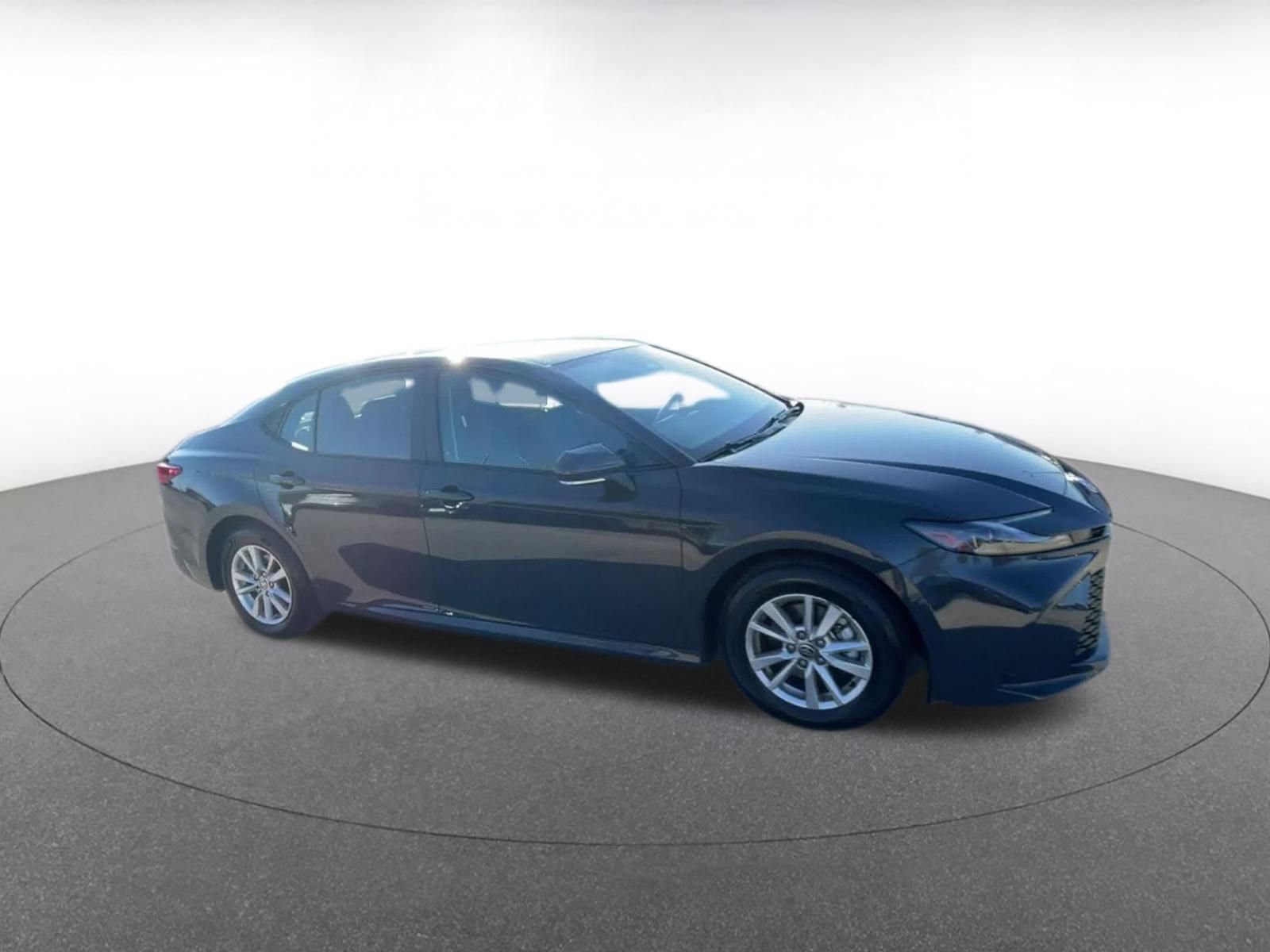 Used 2025 Toyota Camry LE image 2