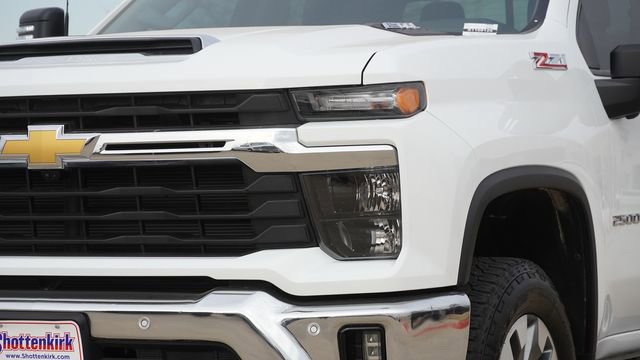 Used 2025 Chevrolet Silverado 2500 LT w/ Safety Package AWD/4WD image 4