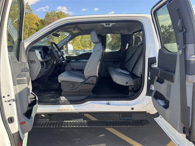 New 2025 Ford F550 4x4 SuperCab Super Duty w/ XL Chrome Package image 20