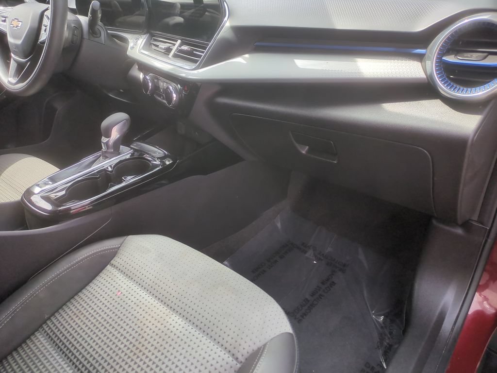 Used 2024 Chevrolet Trax LT FWD image 17