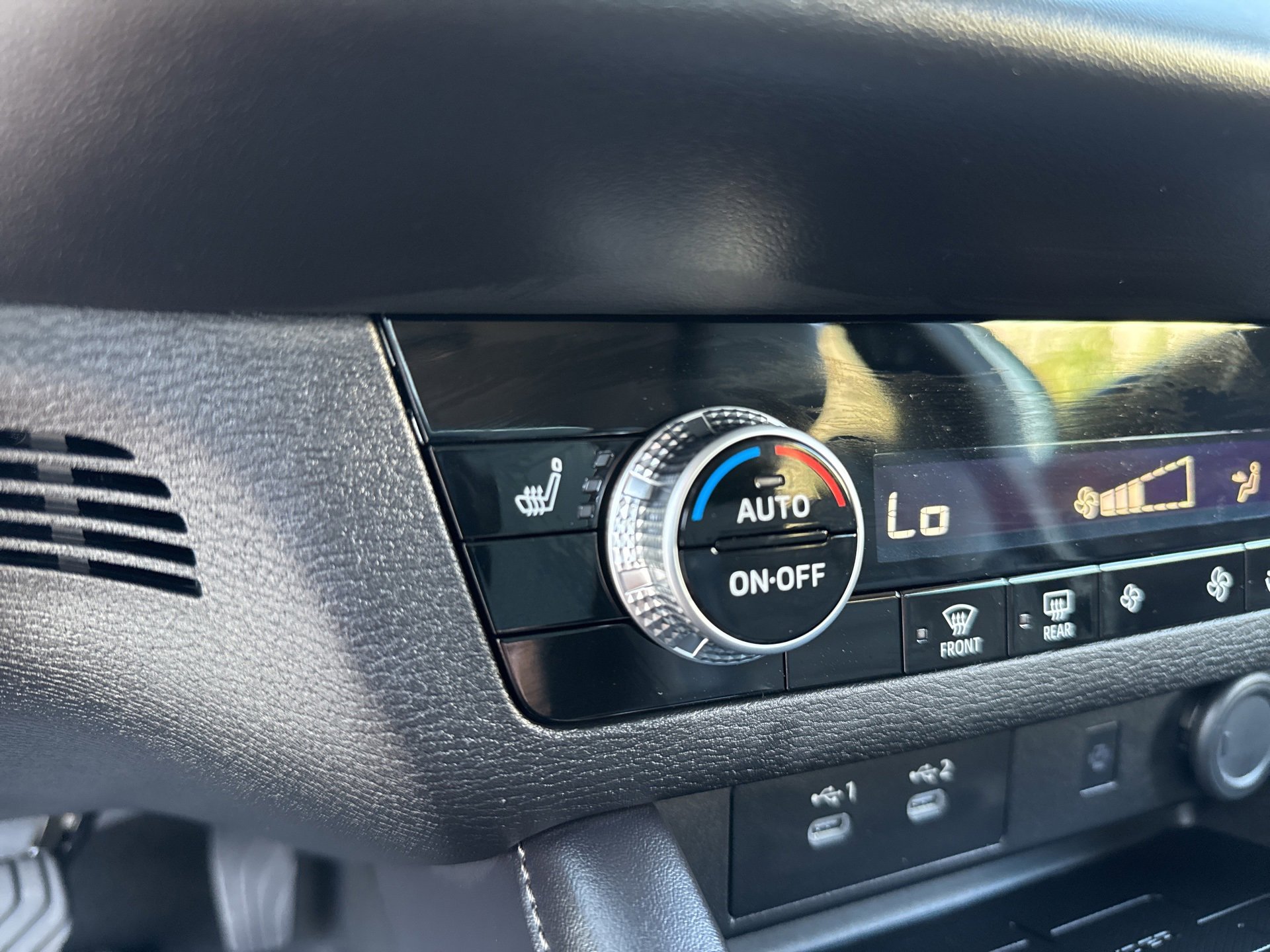 New 2025 Mitsubishi Outlander SE image 7