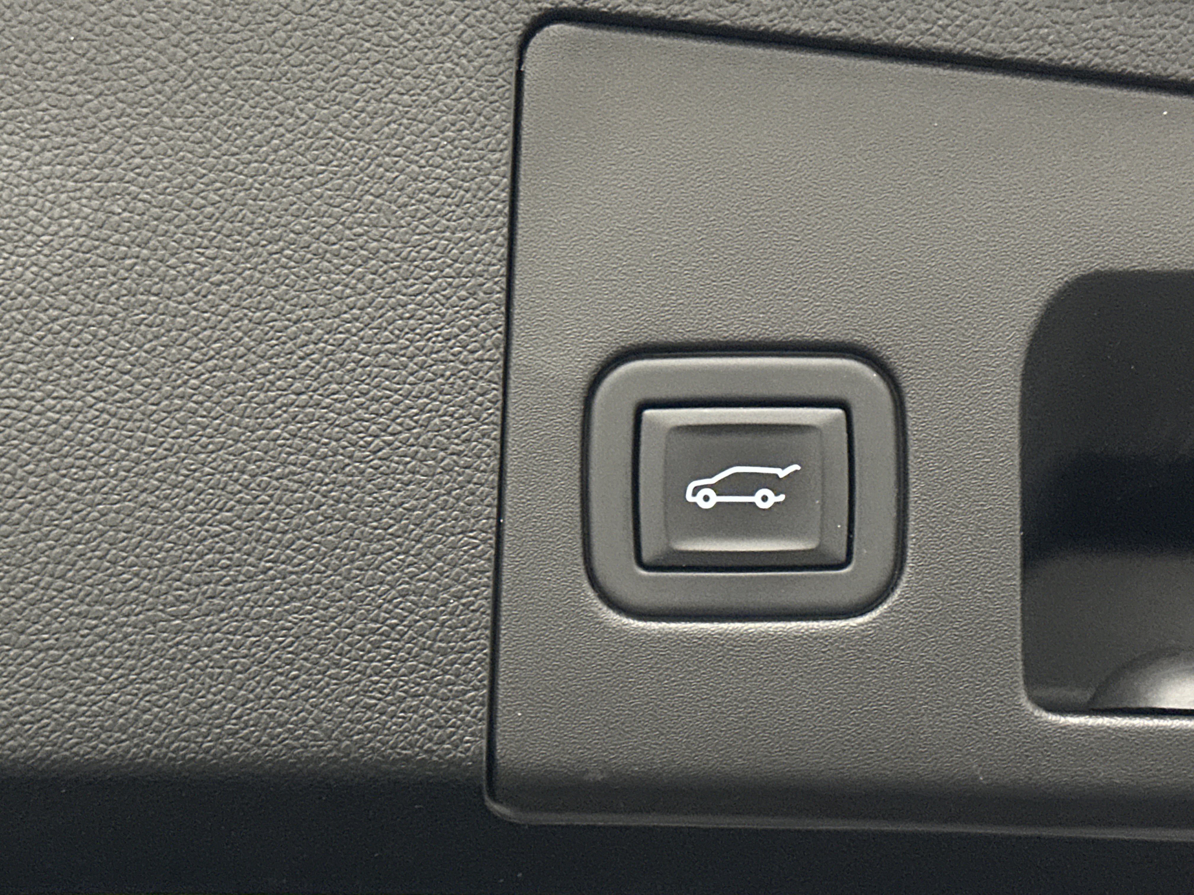 Used 2023 Cadillac XT4 Premium Luxury image 16