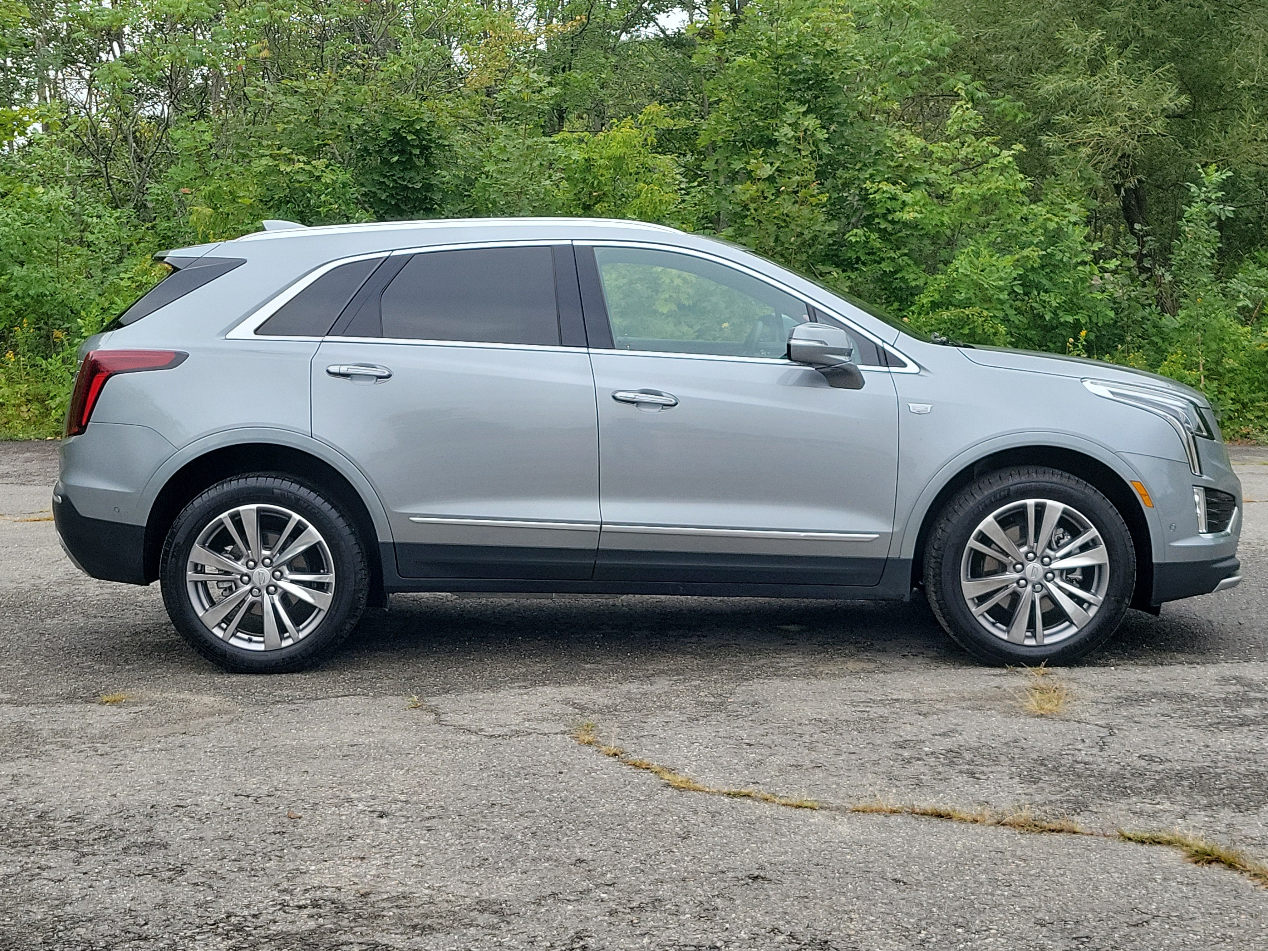 Certified 2025 Cadillac XT5 Premium Luxury w/ Technology Package AWD/4WD image 4
