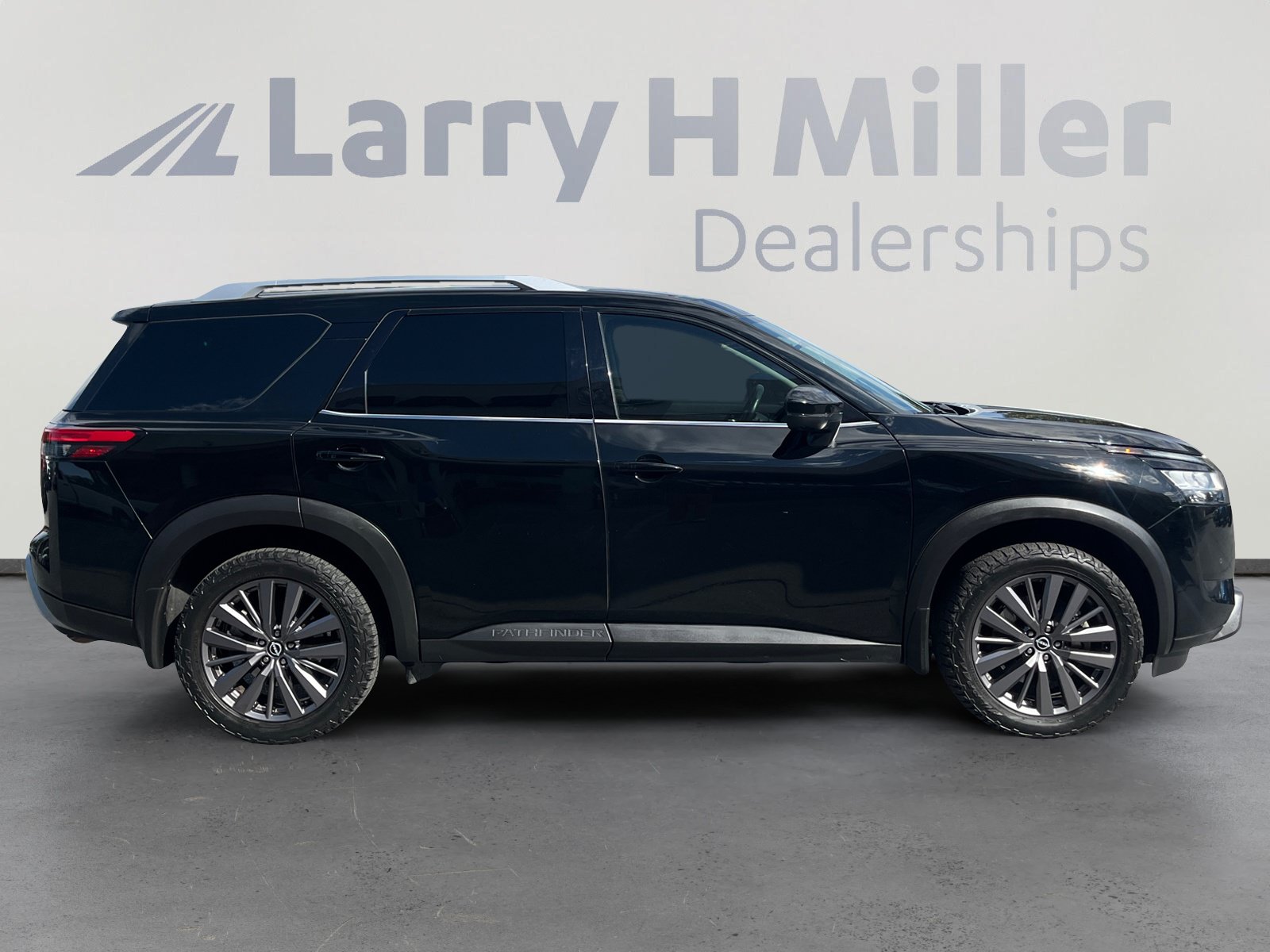 Used 2023 Nissan Pathfinder SL w/ SL Premium Package AWD/4WD image 6