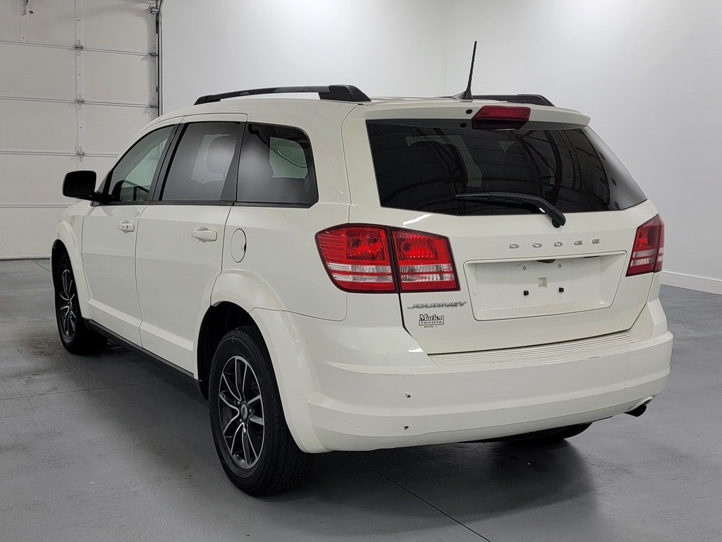 Used 2018 Dodge Journey SE w/ Connectivity Group FWD image 7