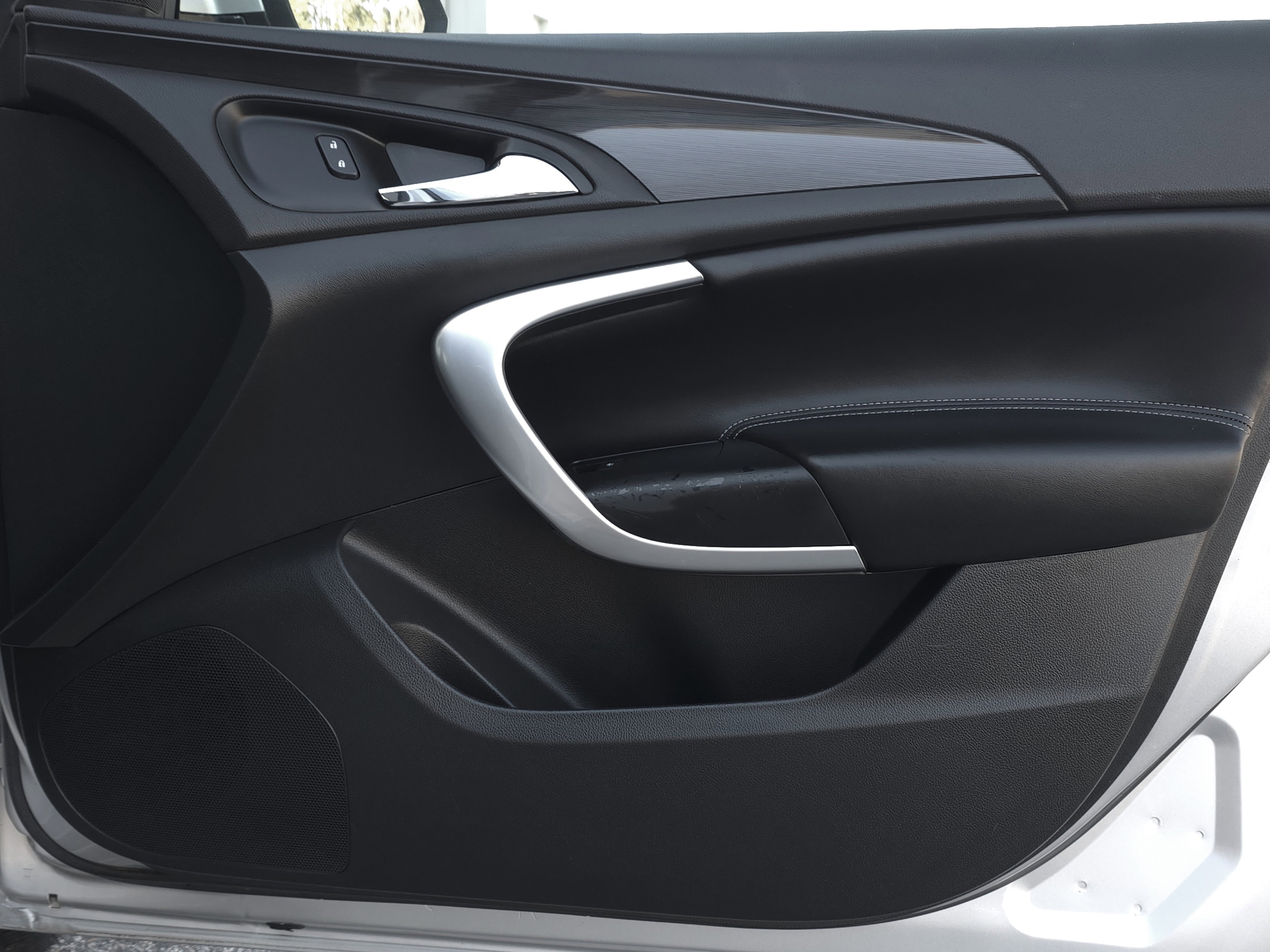 Used 2017 Buick Regal Sport Touring image 38