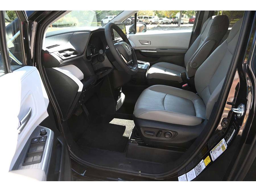 New 2025 Toyota Sienna XLE w/ XLE Plus Package AWD/4WD image 13