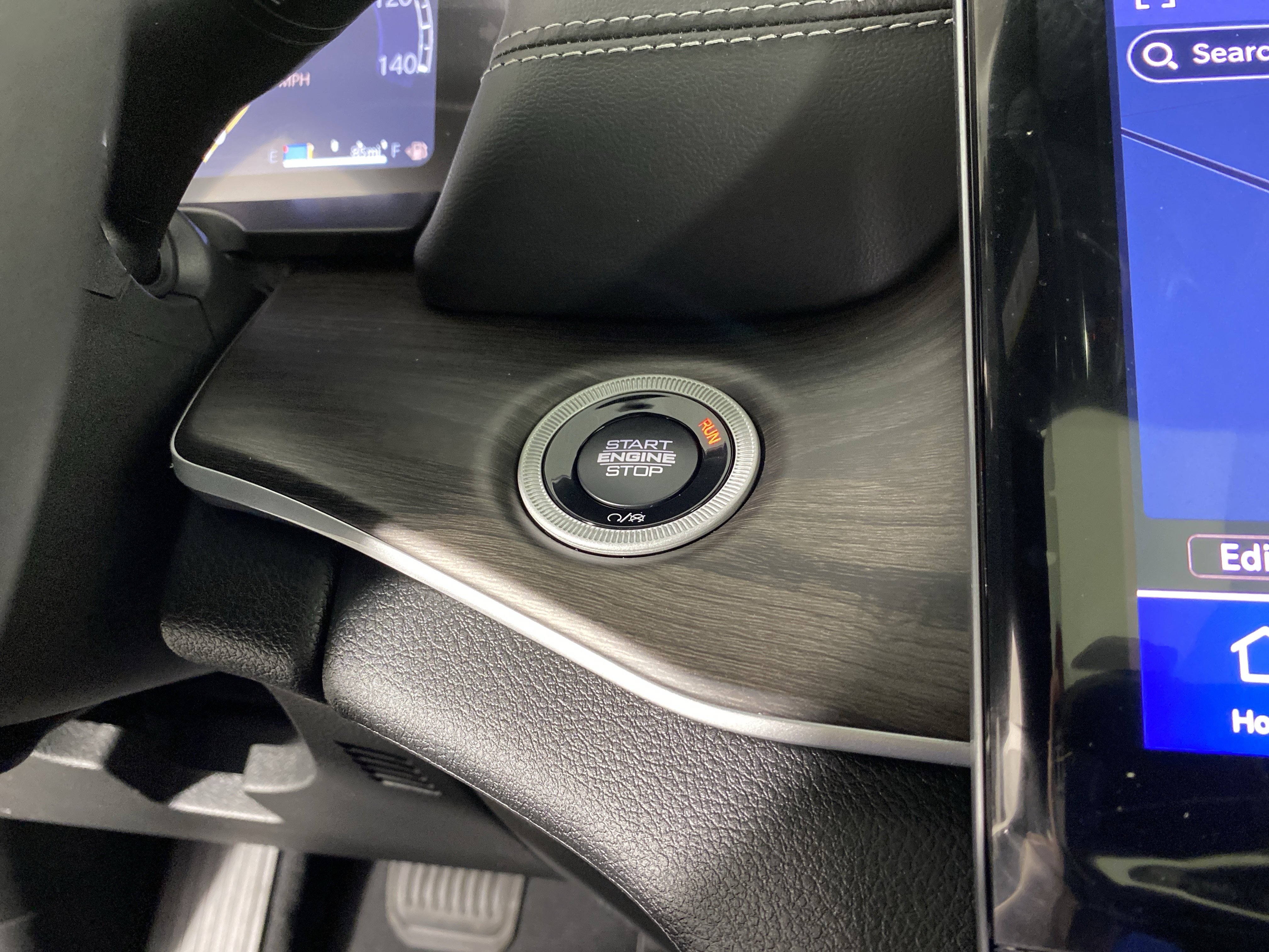 New 2025 Jeep Grand Cherokee Limited w/ Black Appearance Package image 24